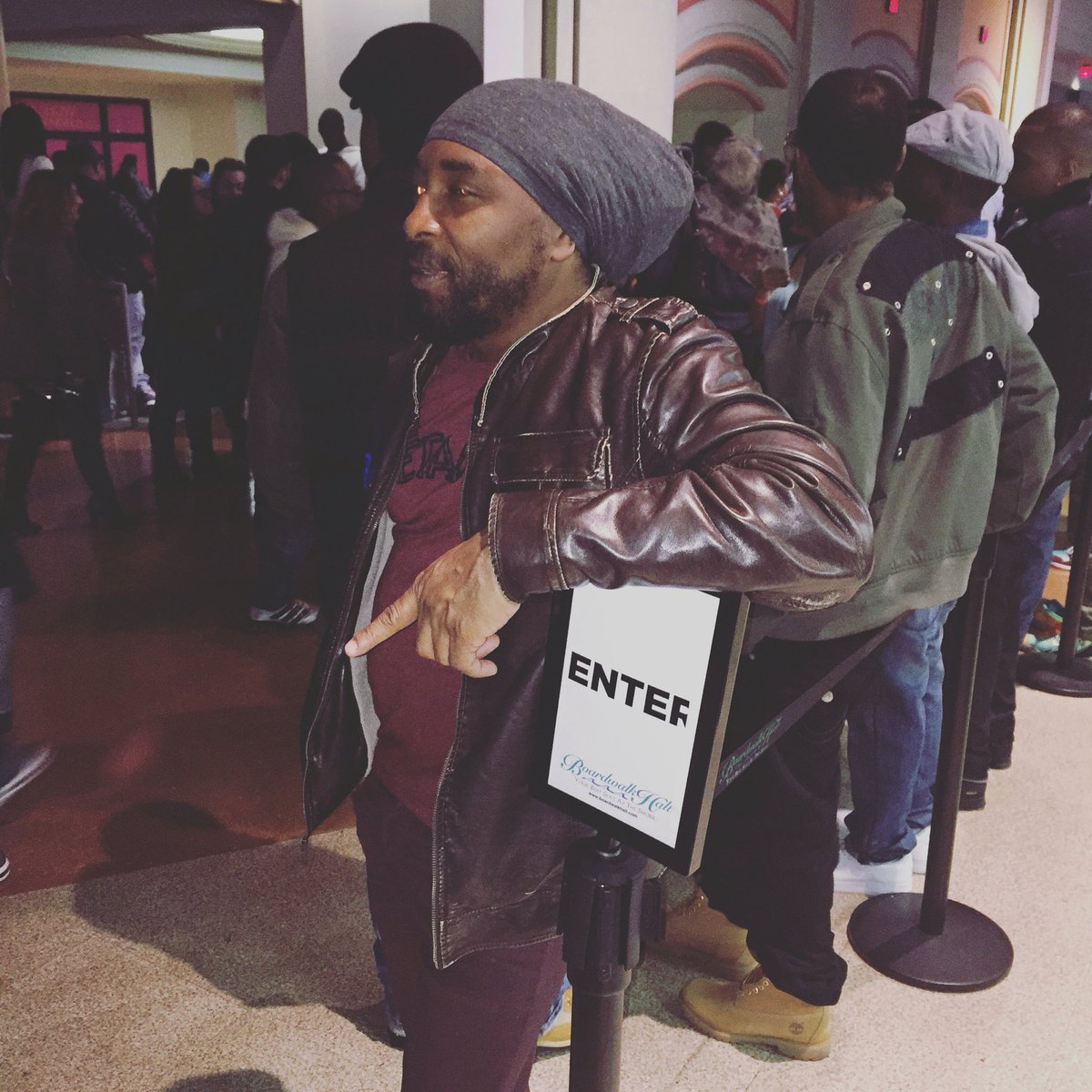 Sosah__1's tweet photo. Tonights recap.. Mynamesosah feat @hiswife4evr #iamplex @wizgamb at the @Nas concert salute @heat100radio. MADD ting https://t.co/25oEc1UXpG
