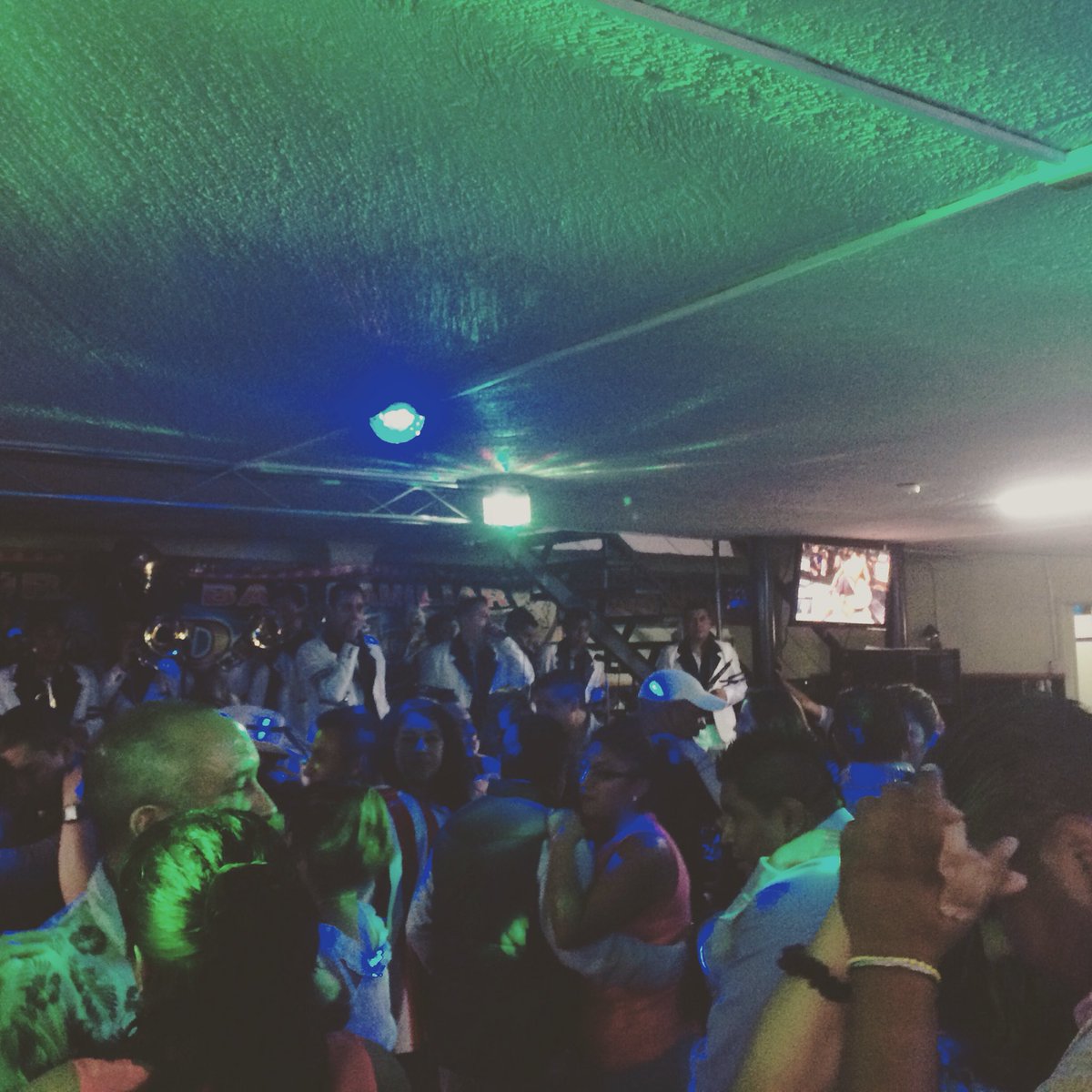 PerlaSinaloense's tweet image. 18 años!!!! #LosReyesdelPacifico