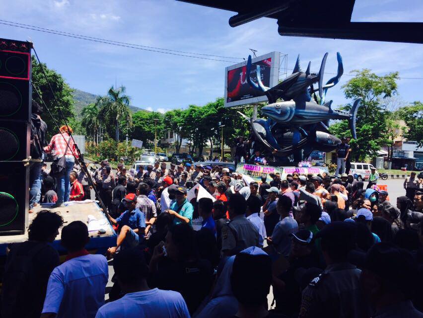 hellojuw's tweet photo. demo yg diakibatkan oleh menteri kita yang selalu dipuji #susipembohong #susipudjiastuti #stopsusipudjiastuti https://t.co/KeYCrNz4Se