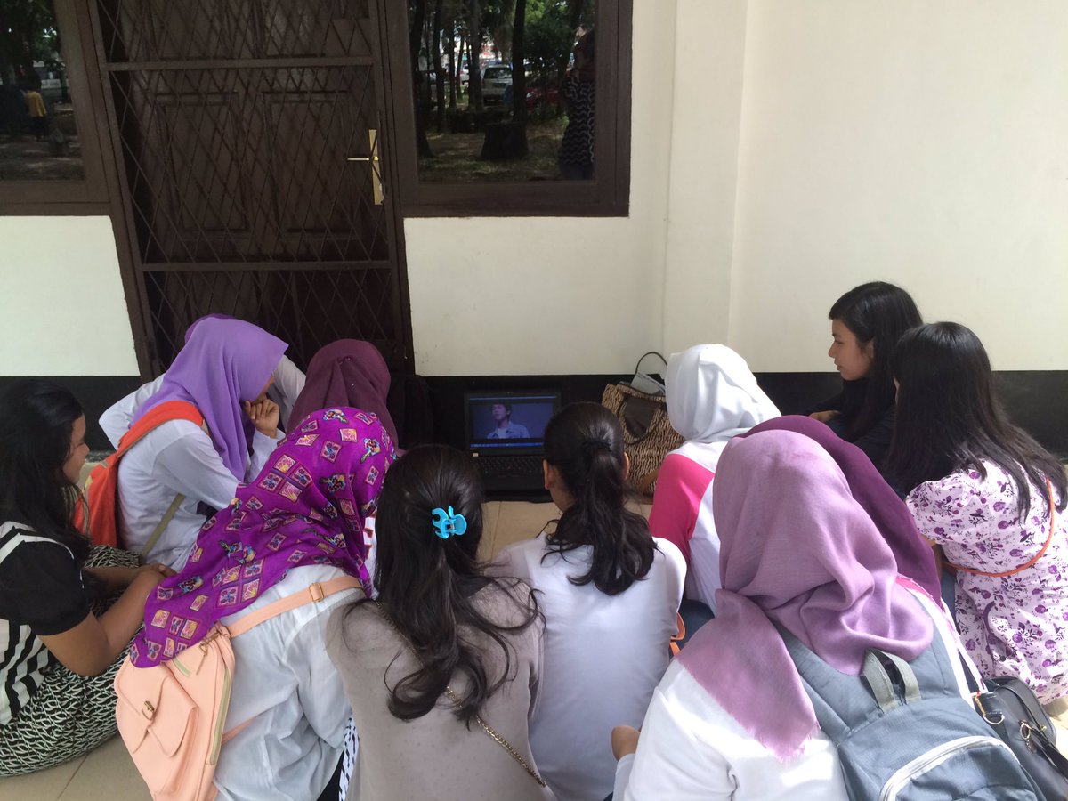 SoniQPLG's tweet photo. asikkk banget nobar nyaaaa. semoga bulan depan makin ramee yaaa https://t.co/JIR4iSzkFw