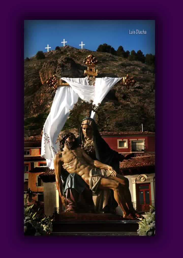 os dejo a la madre de las angustias...angustias ,le pusieron angustias,por tu cara de pena....FELIZ DOMINGO DE RAMOS