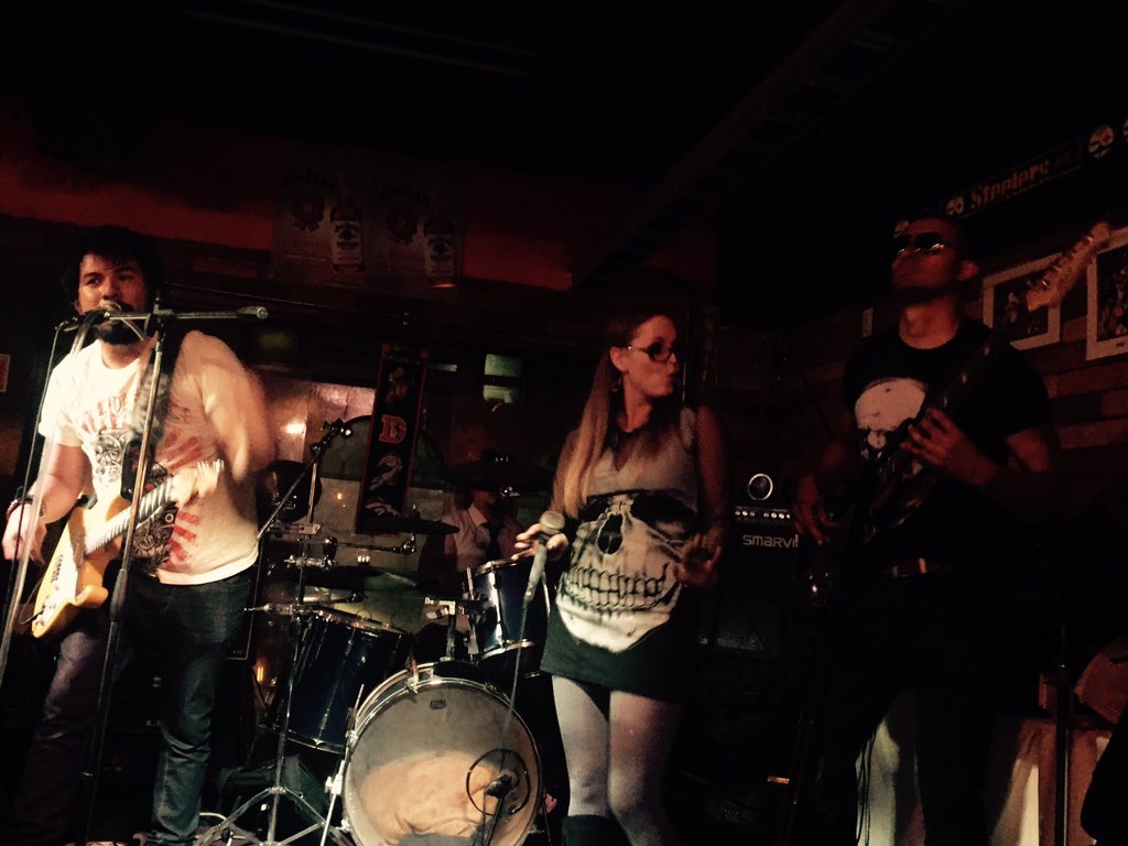 Gran toquín!! Gracias por roquear con nosotros! <a href="/SFoficialmx/">SallyForthBand ♛</a> en <a href="/valiantpub/">Valiant Pub</a> #rock #music