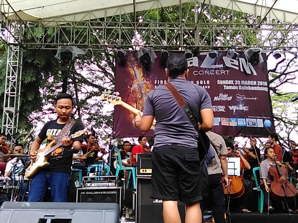 Giliran mas <a href="/phepe_febri/">Febri Kurniawan</a> kini yg cek sound di stage w/ salah satu hits dr band legendaris, Kaisar