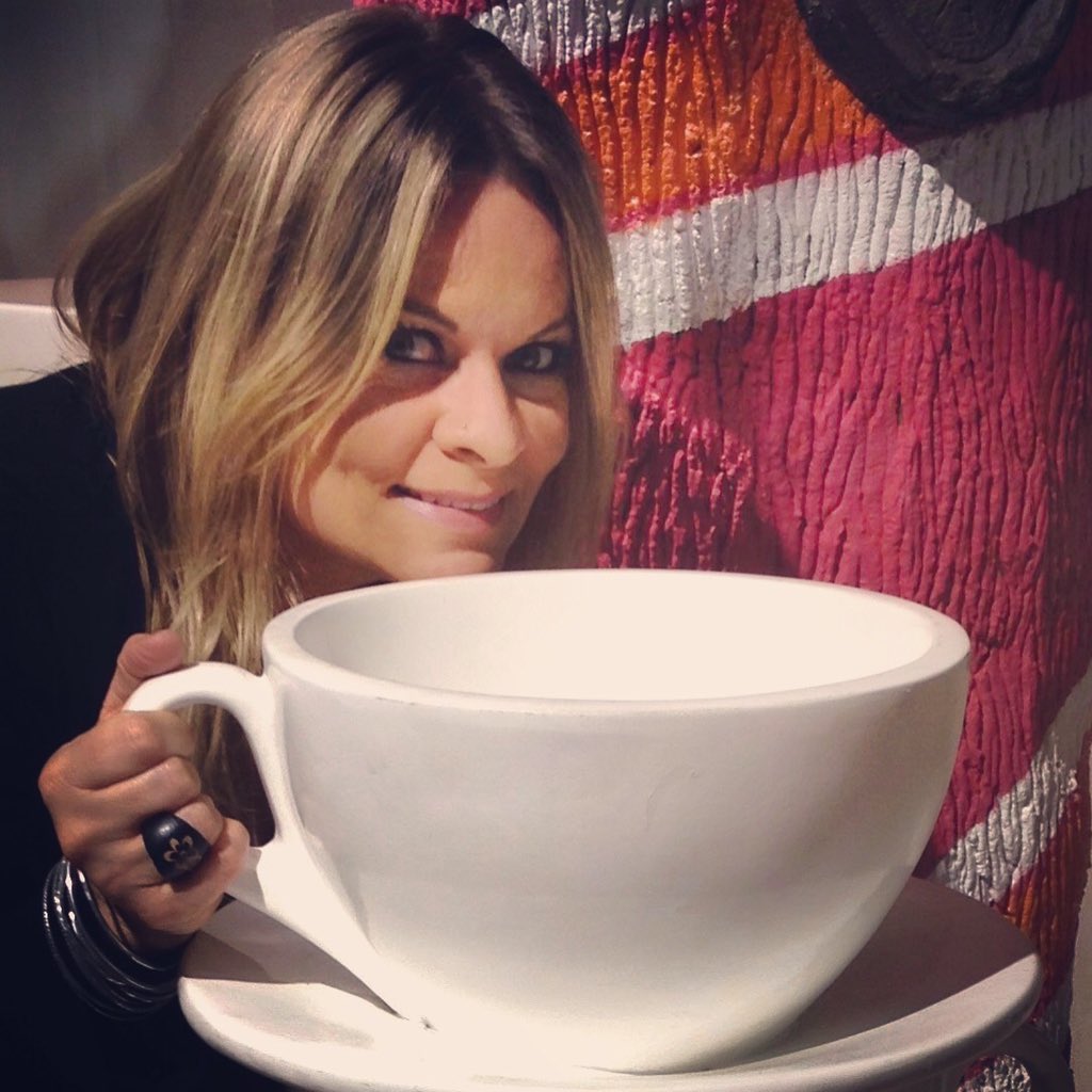 alawine's tweet photo. How I like my wine... #haha #notreally #okayreally #haha #wine #redwine #love RT @naomikoningen https://t.co/xwOkuom7gz
