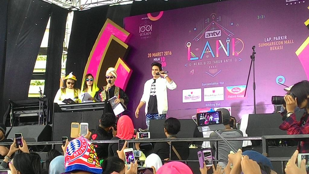 although tired , but happy to meet with <a href="/TheRashamiDesai/">Rashami Desai</a> <a href="/iamTinaDatta/">Tina Datta</a> <a href="/nandishsandhu/">Nandish Singh Sandhu</a> <a href="/faisalkofficial/">Faisal Khan</a> <a href="/malbekasi/">SummareconMallBekasi</a>