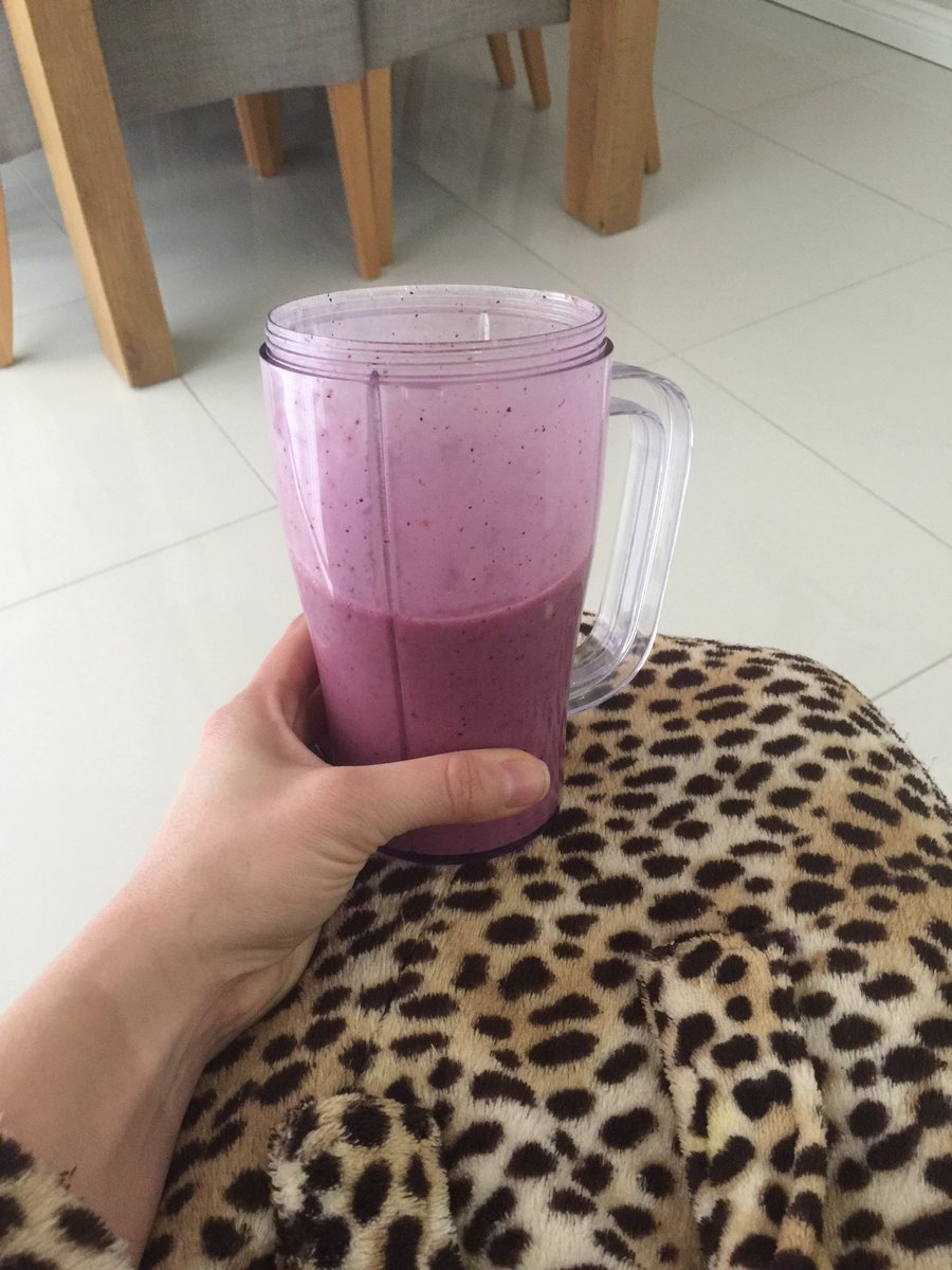 nicola_whitham's tweet image. Breakfast this morning 😍 vanilla juice plus, coconut milk, strawberries, pineapple &amp;amp; blueberries 😋