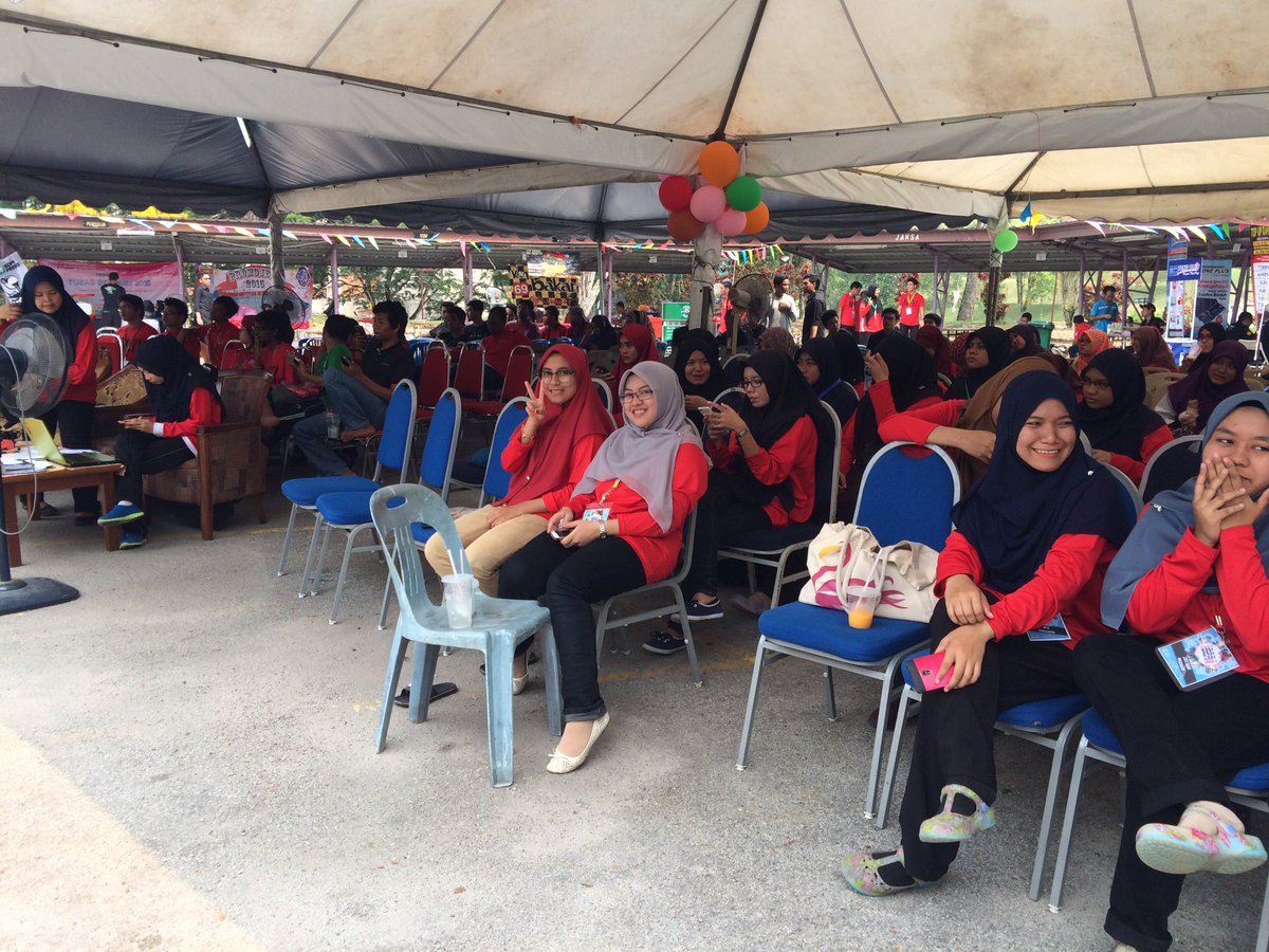 kgvkuo14's tweet photo. street busking 
#kgv16 #lastday 
@UKMtwt @kuo_twit https://t.co/7FakEzdVRZ