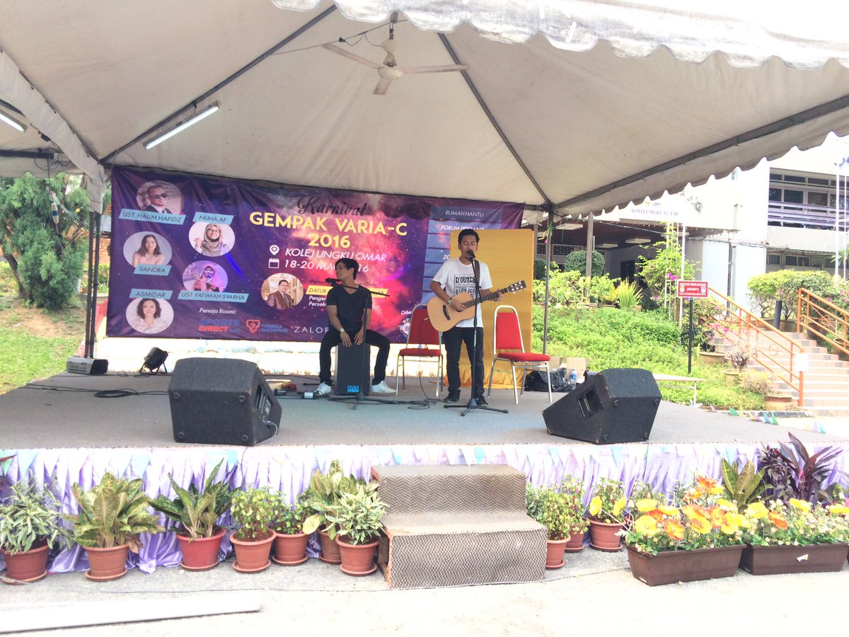 kgvkuo14's tweet photo. street busking 
#kgv16 #lastday 
@UKMtwt @kuo_twit https://t.co/7FakEzdVRZ