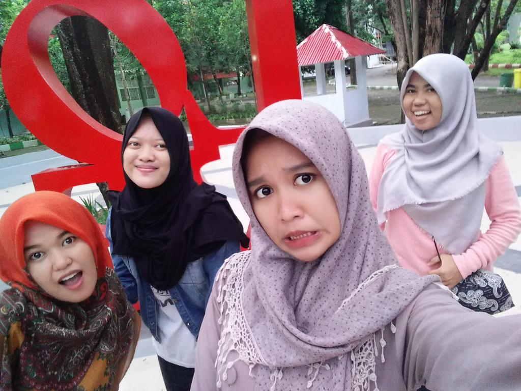 astriLea_93's tweet photo. Sepertinya kita gagal brsembunyi yahhh 👻😂😅 https://t.co/kMCUsY9LmS
