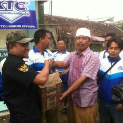 Secara simbolis  melalui w.sekjen meberikan bantuan korban  kepada korban bencana Kab bandung <a href="/XTC__Indonesia/">DPP XTC INDONESIA</a>