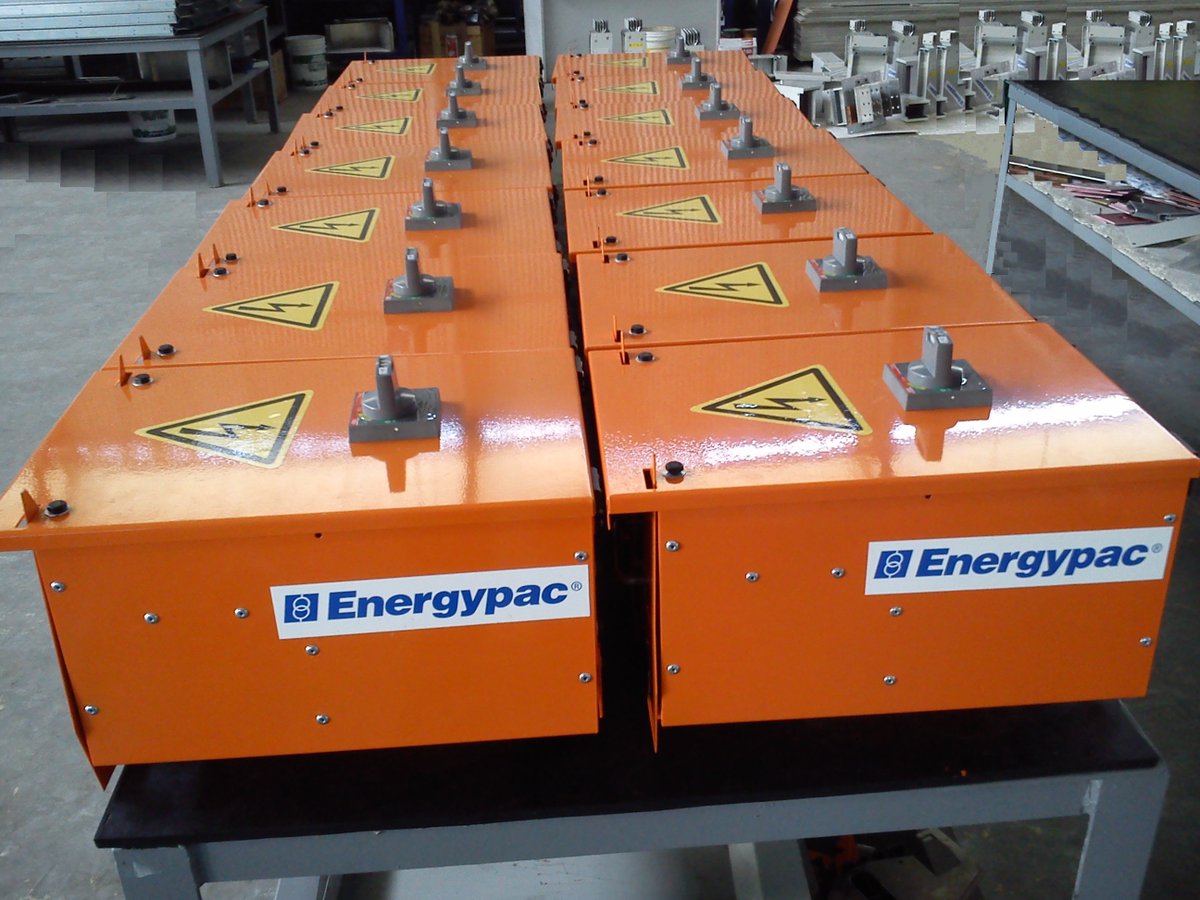 EnergypacEurope's tweet photo. Energypac Europe Busbar Plug In Box ready for shipping.
#EnergypacEurope #BusWay #Transformer #CastResin https://t.co/zkgiYtrSvx