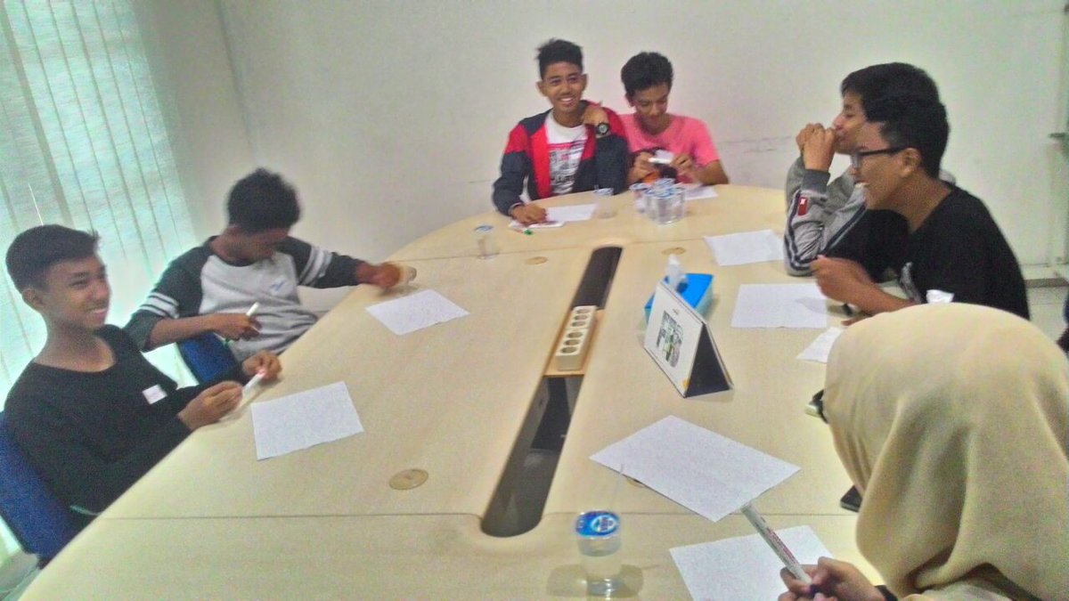 walaupun masih SMP, mereka tuh semangat banget buat ikutan #ILP hari ini :)