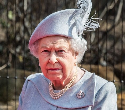 angelneptustar's tweet photo. Our Queen refuses to return to London 2 have tea with Obama.  Have never loved her so much as now. @Mayoroflondon  https://t.co/N5OwIIfgF9
