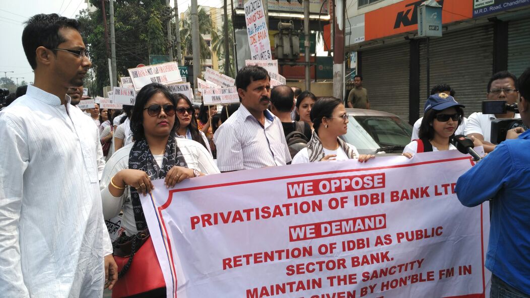 KalpajitK's tweet photo. Agitation by North East IDBI officers against privizatisation of IDBI bank @if cloth https://t.co/WZ9hlinEE5
