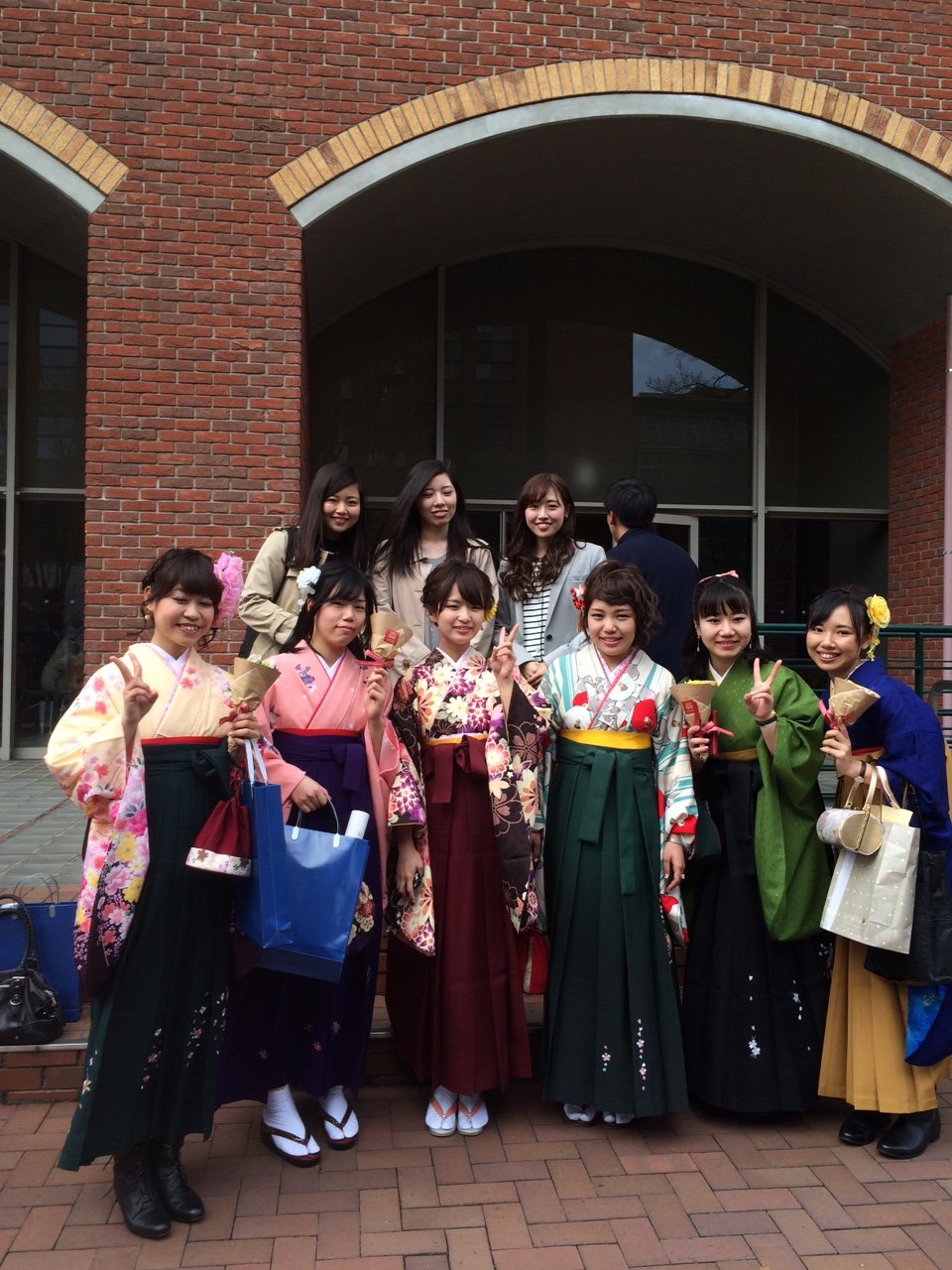 学習院女子大学バドミントン部 めじけん Twitterissa ごきげんよう 本日は学習院大学の卒業式 でした 皆さん袴姿がとてもお美しいですね ご卒業おめでとうございます 今から卒業祝賀会です T Co Vz28argwtg