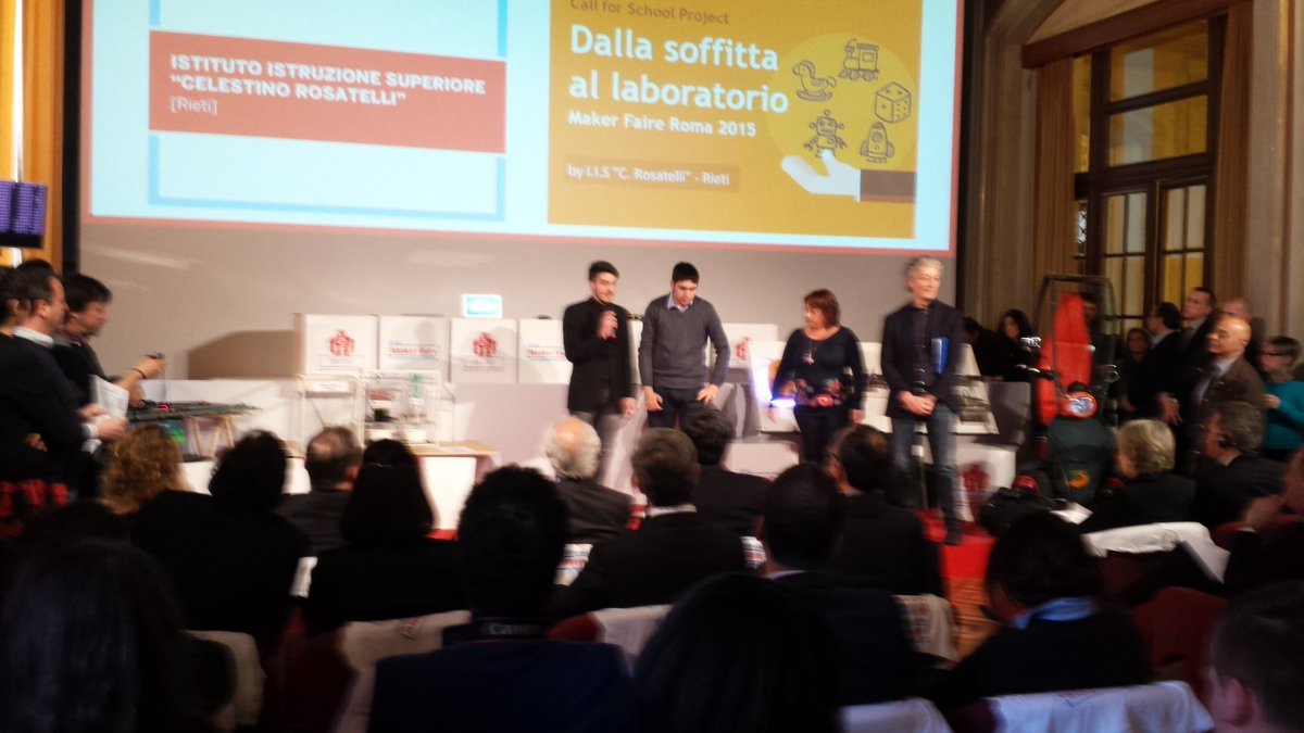 IISRosatelli's tweet photo. @IISRosatelli  presenta il progetto Dalla soffitta al laboratorio #callforschool #mfr2016 https://t.co/jNgdLuQhwE
