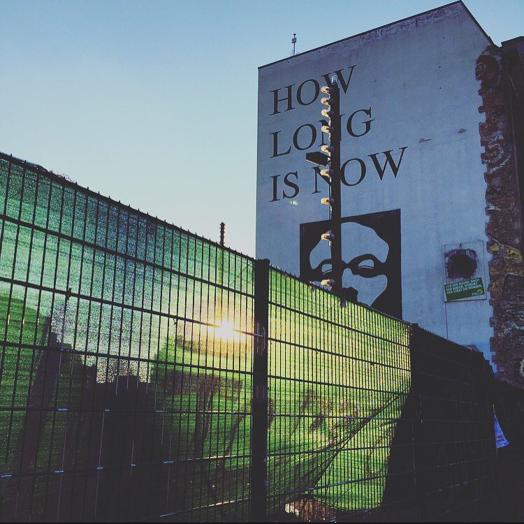 tweet_laura's tweet photo. How long is now? #Berlin #anotherwall #Somephilosophy https://t.co/Q6B9Wb7GhT