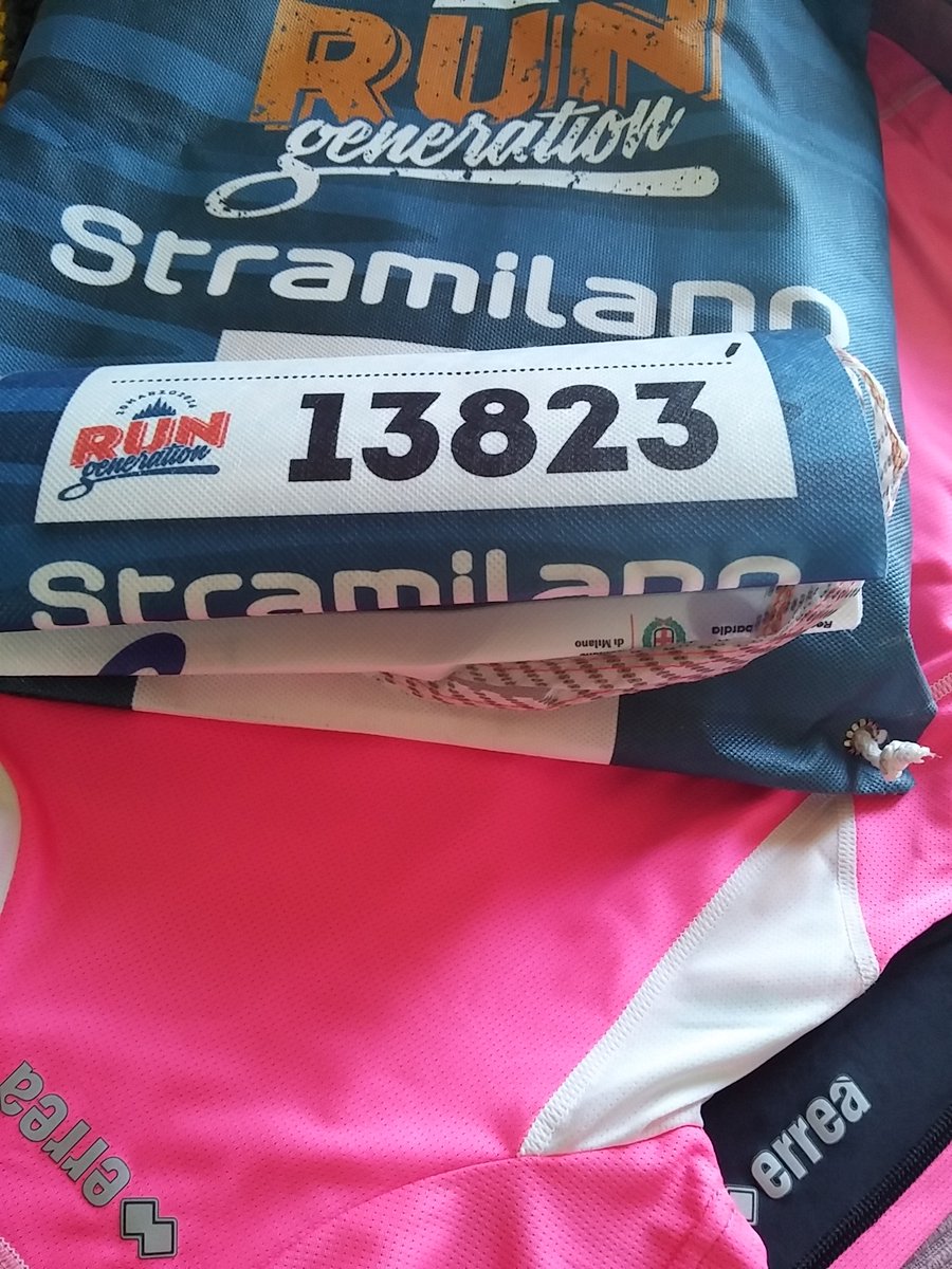 paolaoriunno's tweet photo. #CosmoRunCrew di @Cosmopolitan_IT pretty in pink! 😊🏆🙌❤💁 grazie @ErreaOfficial #stramilano #milanomarathon #running https://t.co/ZHMEiwWXc7