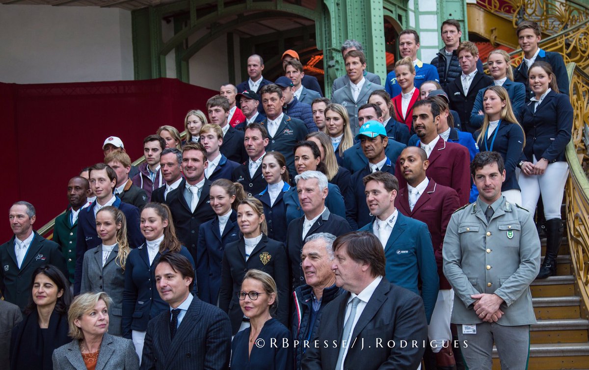 JessiK_R's tweet photo. Photo de famille au #SautHermes. Ça commence aujourd'hui au Grand Palais 👍 https://t.co/5C90SYIMWs