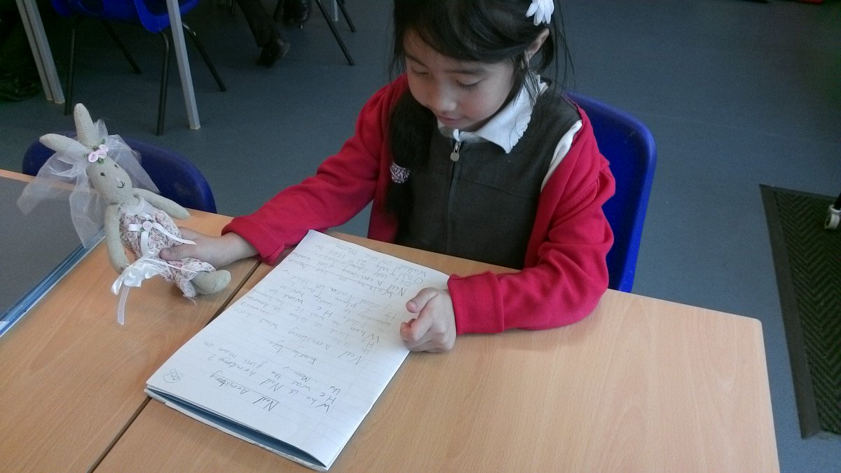 MrsJaneKelly's tweet image. Entertaining our reading buddies with our Neil Armstrong biographies #readingaloud #checkandcorrect