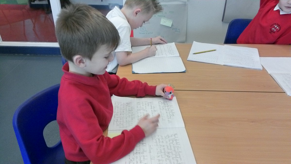 MrsJaneKelly's tweet image. Entertaining our reading buddies with our Neil Armstrong biographies #readingaloud #checkandcorrect