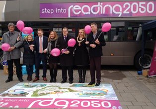 A cold but happy #reading2050 group at #rdguk station this morning. Good reaction from commuters to ideas #rdguk.