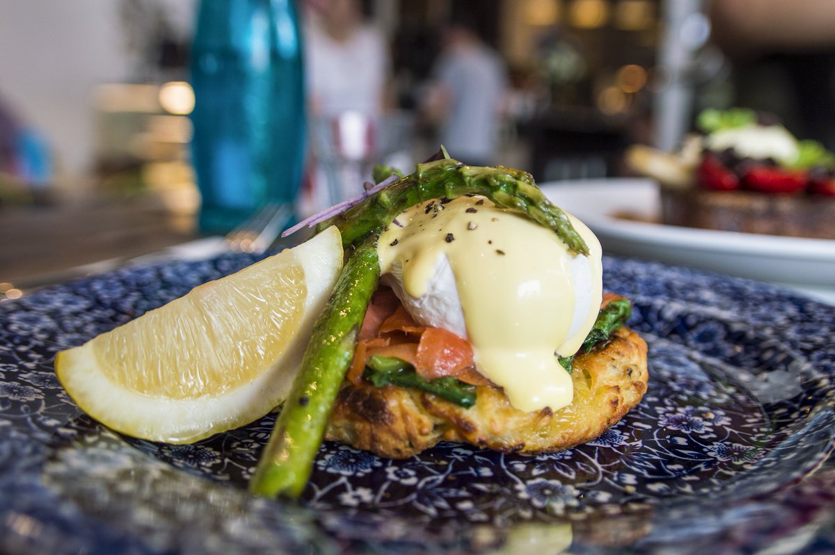 HarvestBlend's tweet photo. Yum! Yum! Yum!
Get the weekend start with our special Salmon benedict with rosti https://t.co/iAmO7m7JX1