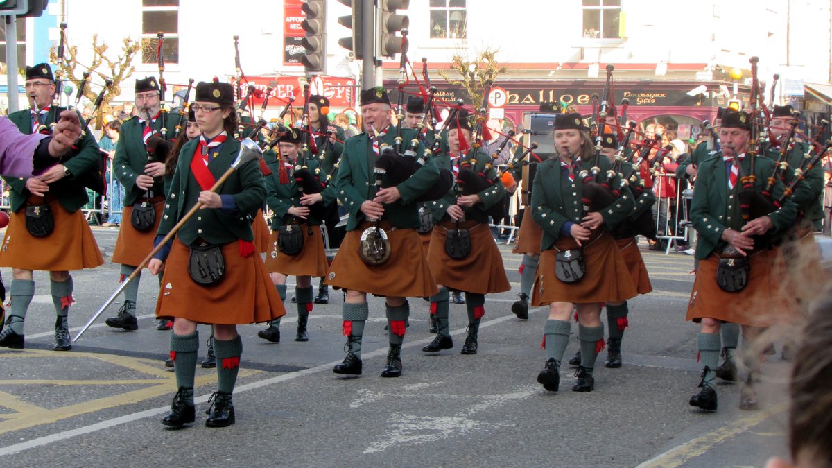 davezannis's tweet photo. Hope everyone had a super #StPatricksDay! Here are a few snaps of yesterday's parade in #Dungarvan. #MightyCraic! :) https://t.co/gfPM4opDxJ