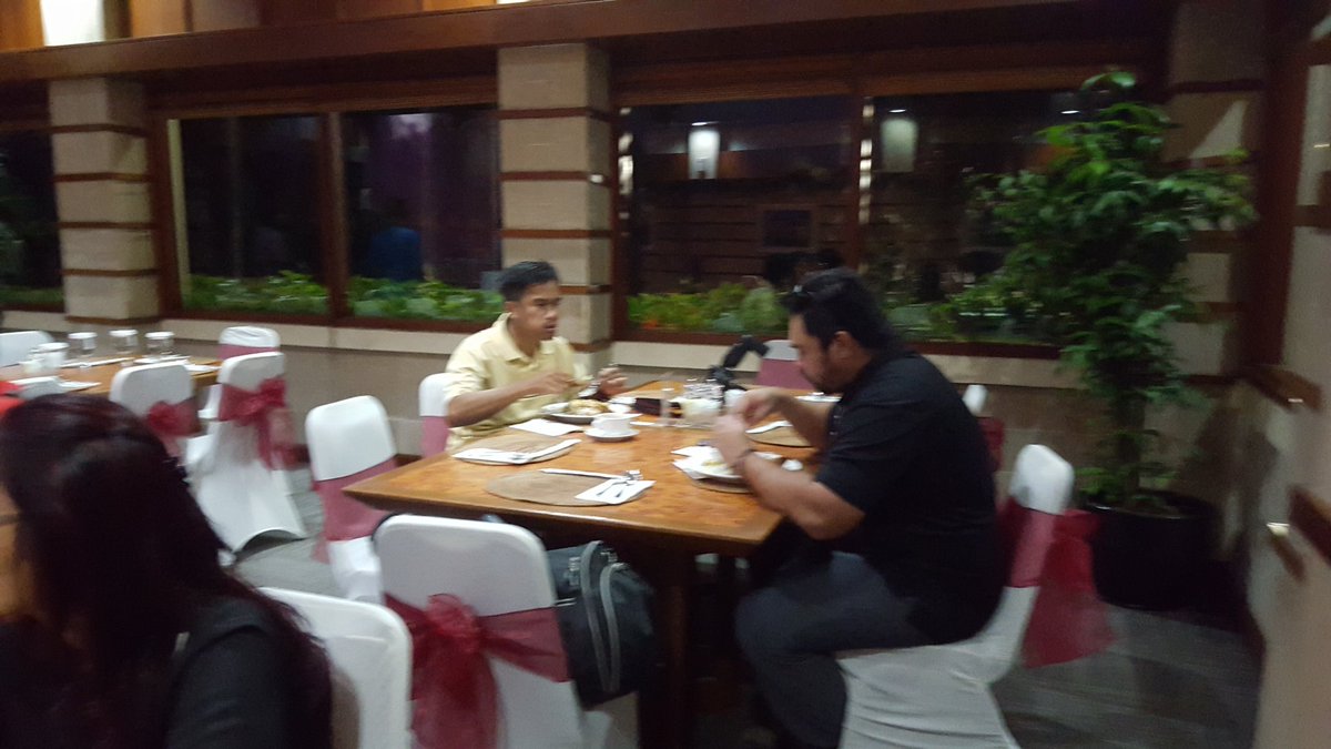 Golferation's tweet photo. Dinner #PCGT2016 https://t.co/tUTbgY6Kc5