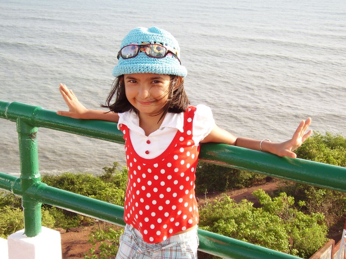 Time for #FlashBackFriday
Can you guess whose childhood picture this is?