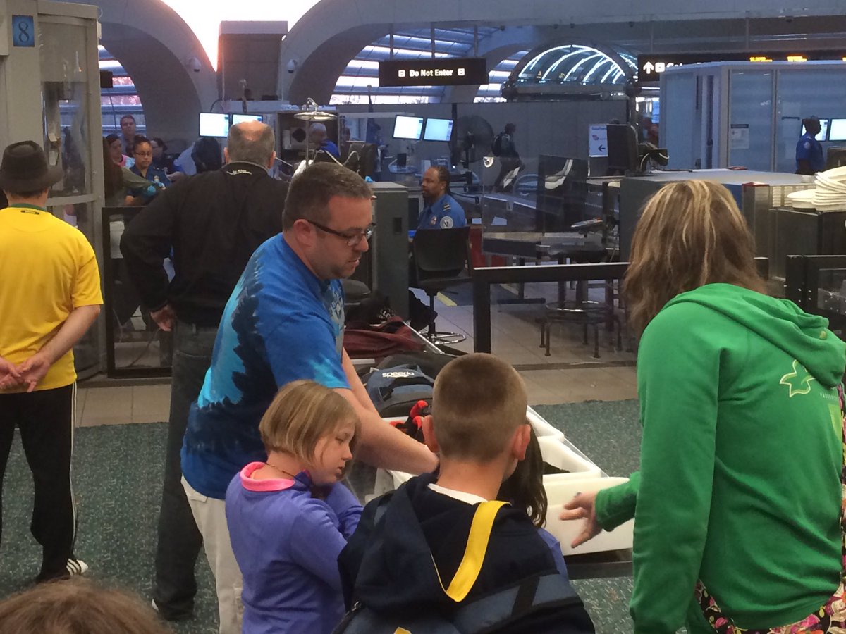 PLLakers's tweet photo. Look who I saw at the Orlando air port. #Haycrafts #backtoMN https://t.co/HHCp9eLizB