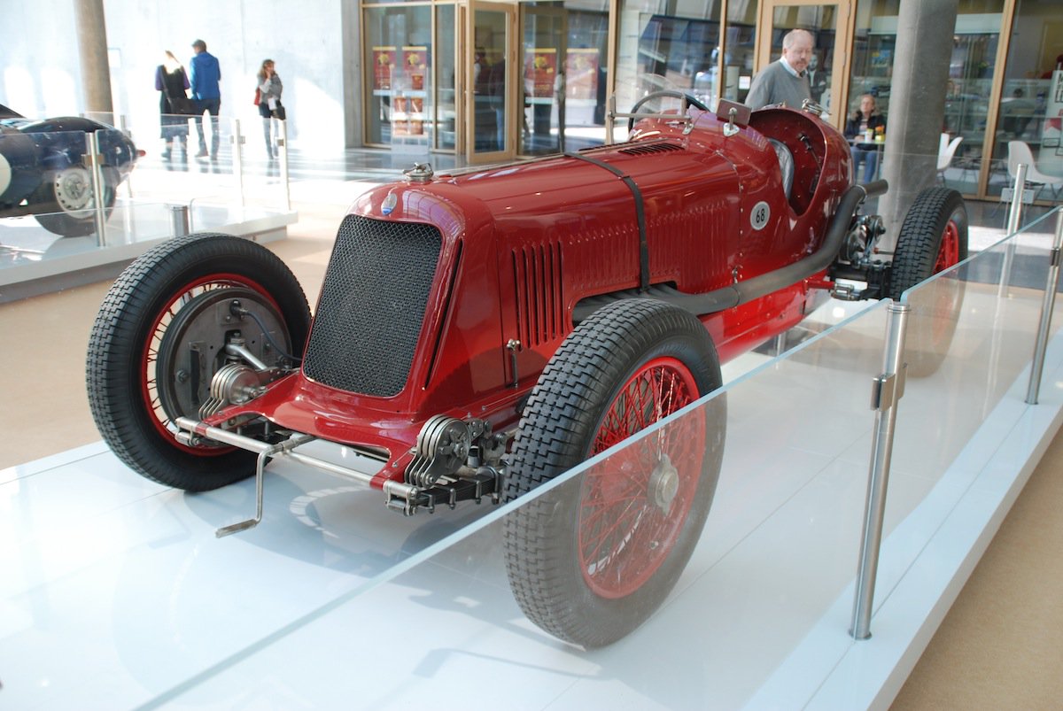 CandSCmagazine's tweet photo. 2/2 More cars from the jaw-dropping @louwmanmuseum display at Retro Classics in Stuttgart. https://t.co/N6XV2go1Iv