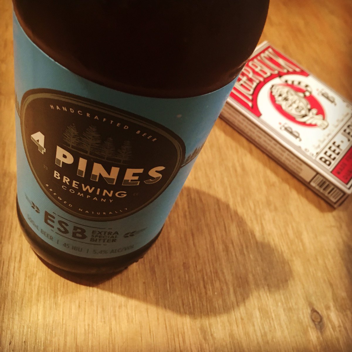 TigerBuckJerky's tweet photo. #beerandjerky @4PinesBeer #esb #craftbeer and #tigerbuck #beefjerky . . . .
#ale #jerky #australia https://t.co/U7xQO7HR2y