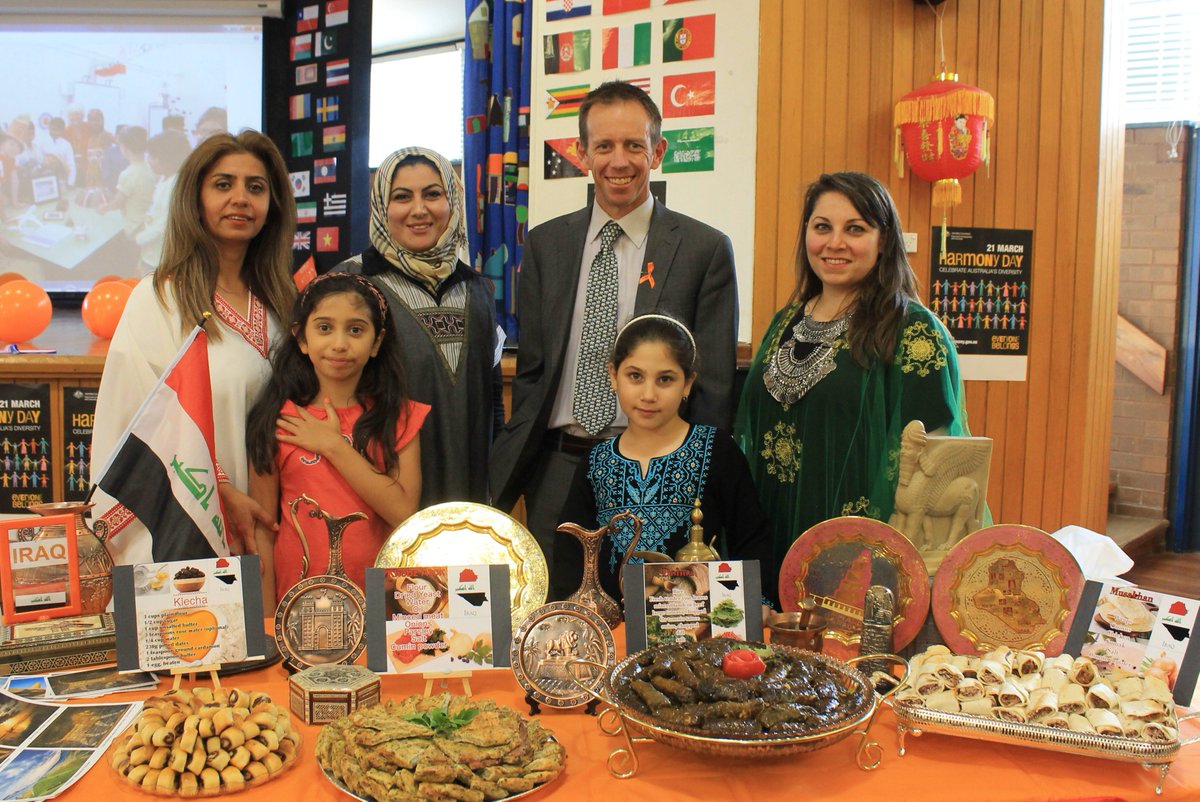 ACTEducation's tweet photo. Great @HarmonyDay_AU at Mawson Primary School today with @ShaneRattenbury @MPSHarmonyDay #DiversityGoesWith #CBR https://t.co/DSHPe3xStb