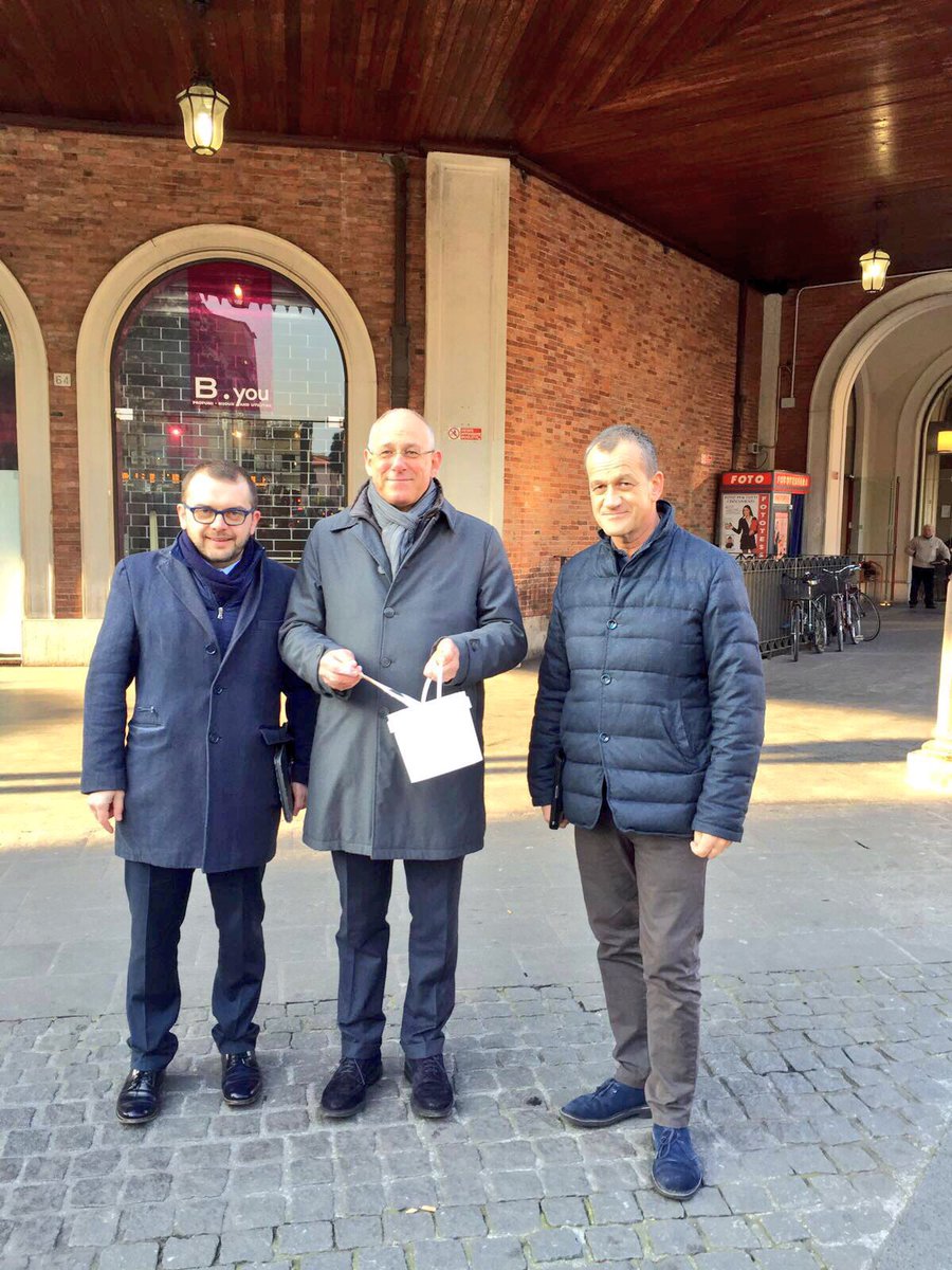 mauro_parolini's tweet photo. #frecciabianca per #frecciarossa, più cara ma stesso servizio: coloriamola di bianco #pendolari #Brescia #Milano https://t.co/unXv4zLLao