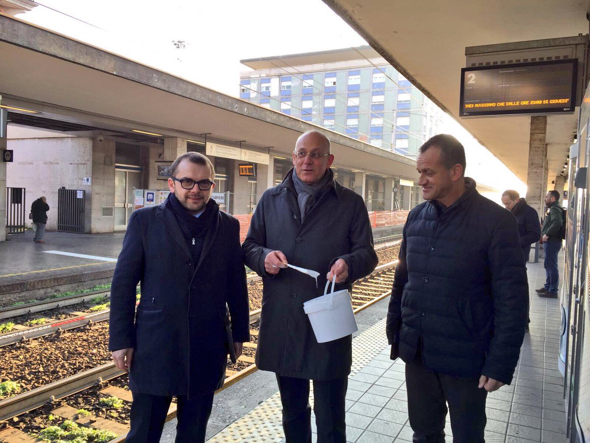 mauro_parolini's tweet photo. #frecciabianca per #frecciarossa, più cara ma stesso servizio: coloriamola di bianco #pendolari #Brescia #Milano https://t.co/unXv4zLLao