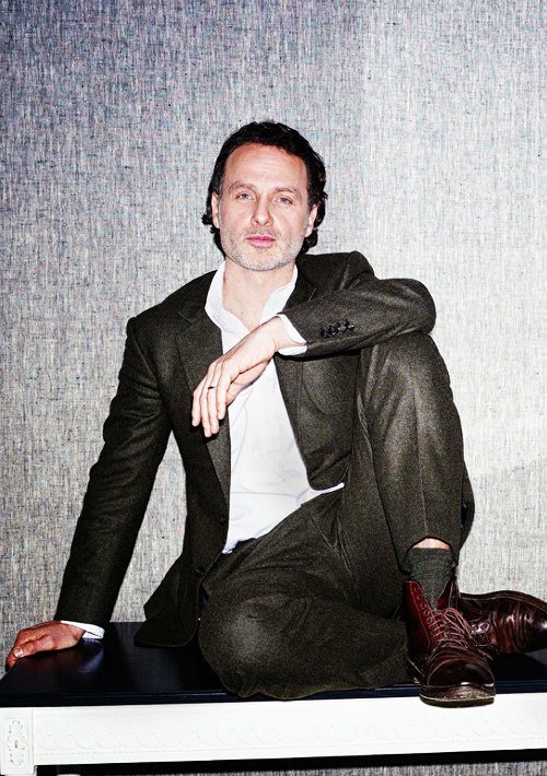 WalkingDead_HQ's tweet photo. Andrew Lincoln photographed by Sarah Lee for the Guardian #AndrewLincoln https://t.co/AYq7X5c6vl