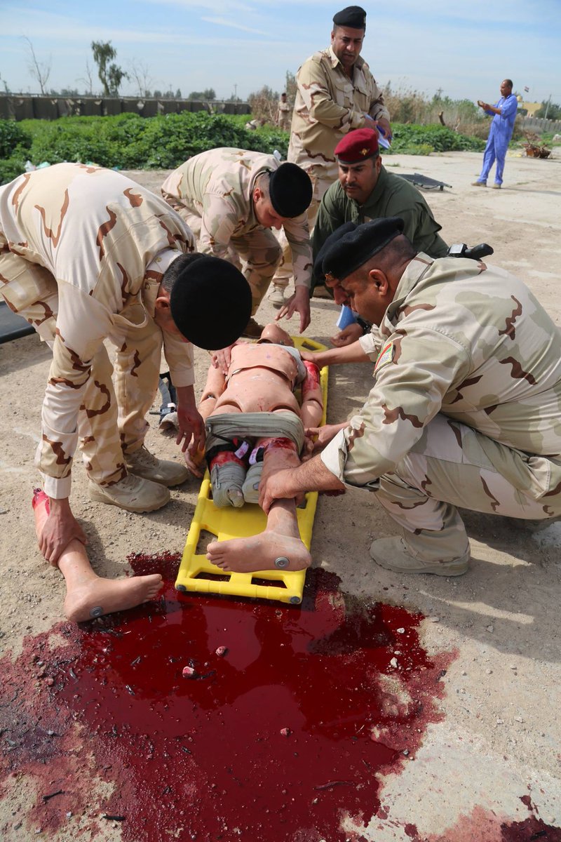 تدريبات الجيش العراقي الجديده على يد المستشارين الامريكان  - صفحة 2 Cd0JTkZUUAAbtS9