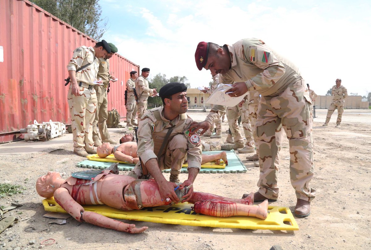 تدريبات الجيش العراقي الجديده على يد المستشارين الامريكان  - صفحة 2 Cd0JTluUUAABwWf