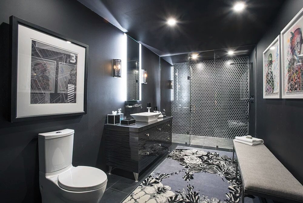 NicholasRosaci's tweet image. Thanks again @DoorsandMore for another sleek shower door instalation in our James Bond bathroom! #FDHOME #JamesBond