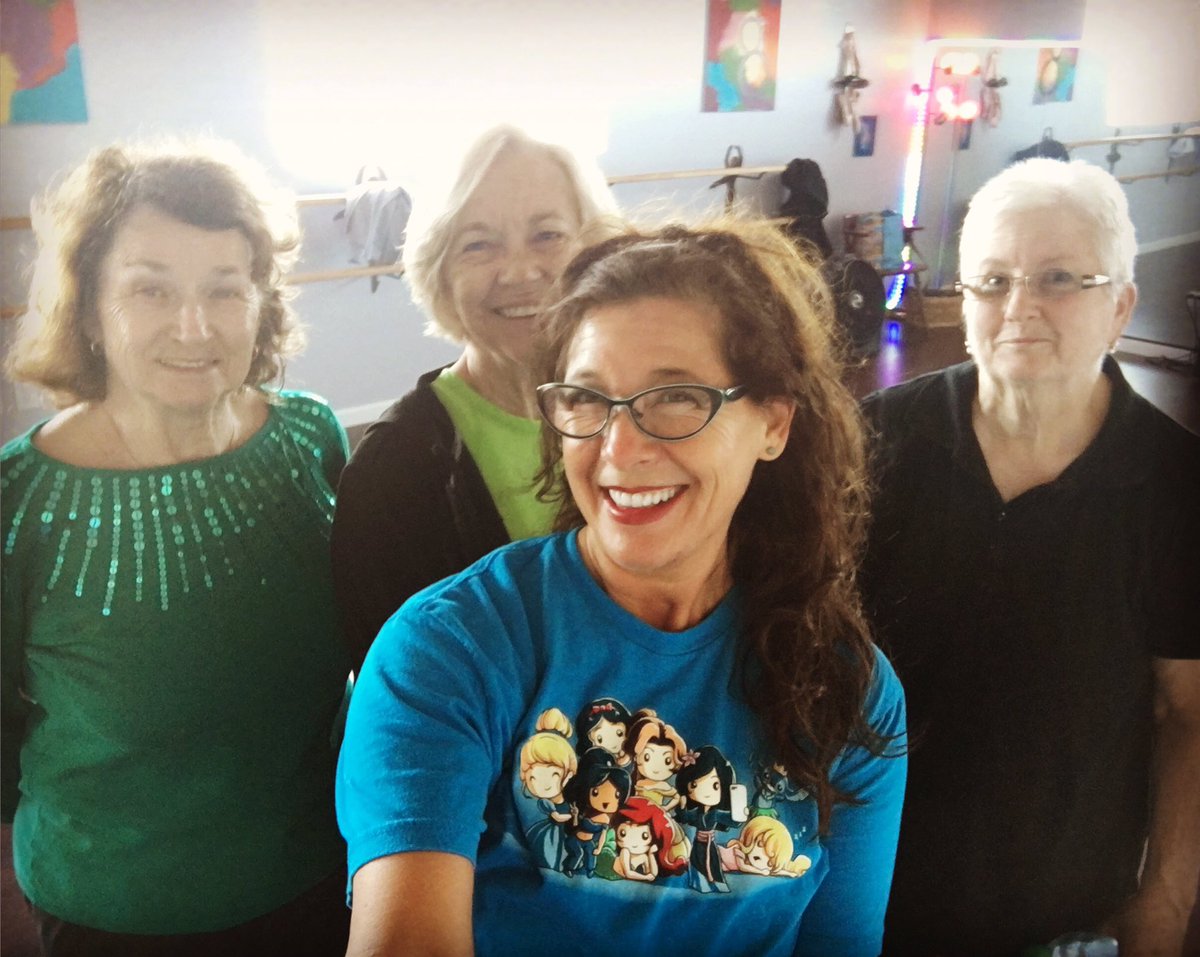 sparklerepeat's tweet photo. #TGIF https://t.co/FV50t8Zw47