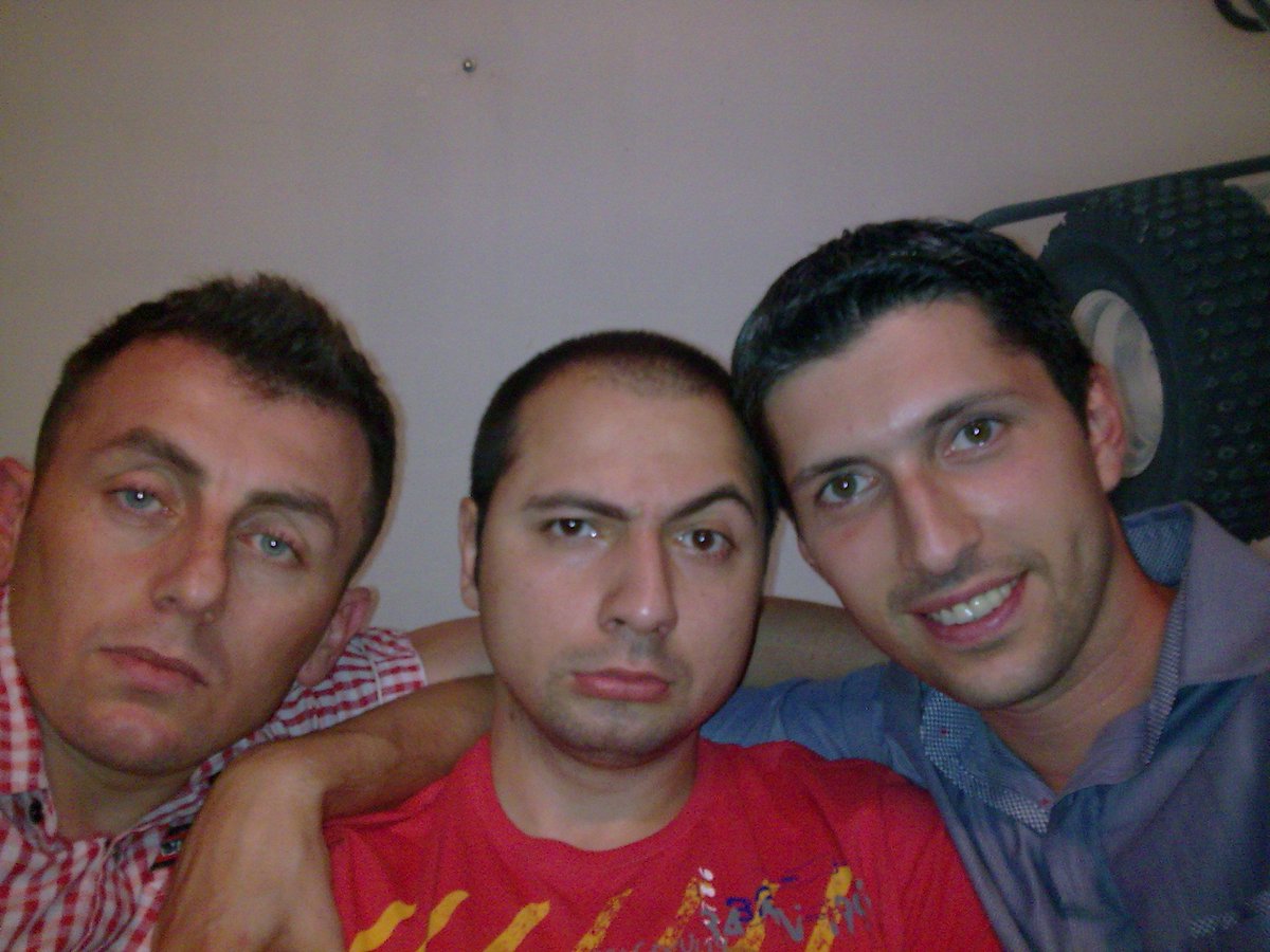 borabozbey's tweet photo. Bu üç sadıc nereye bakıyor. #FlashbackFriday #FBF https://t.co/9TtqAmOA6L