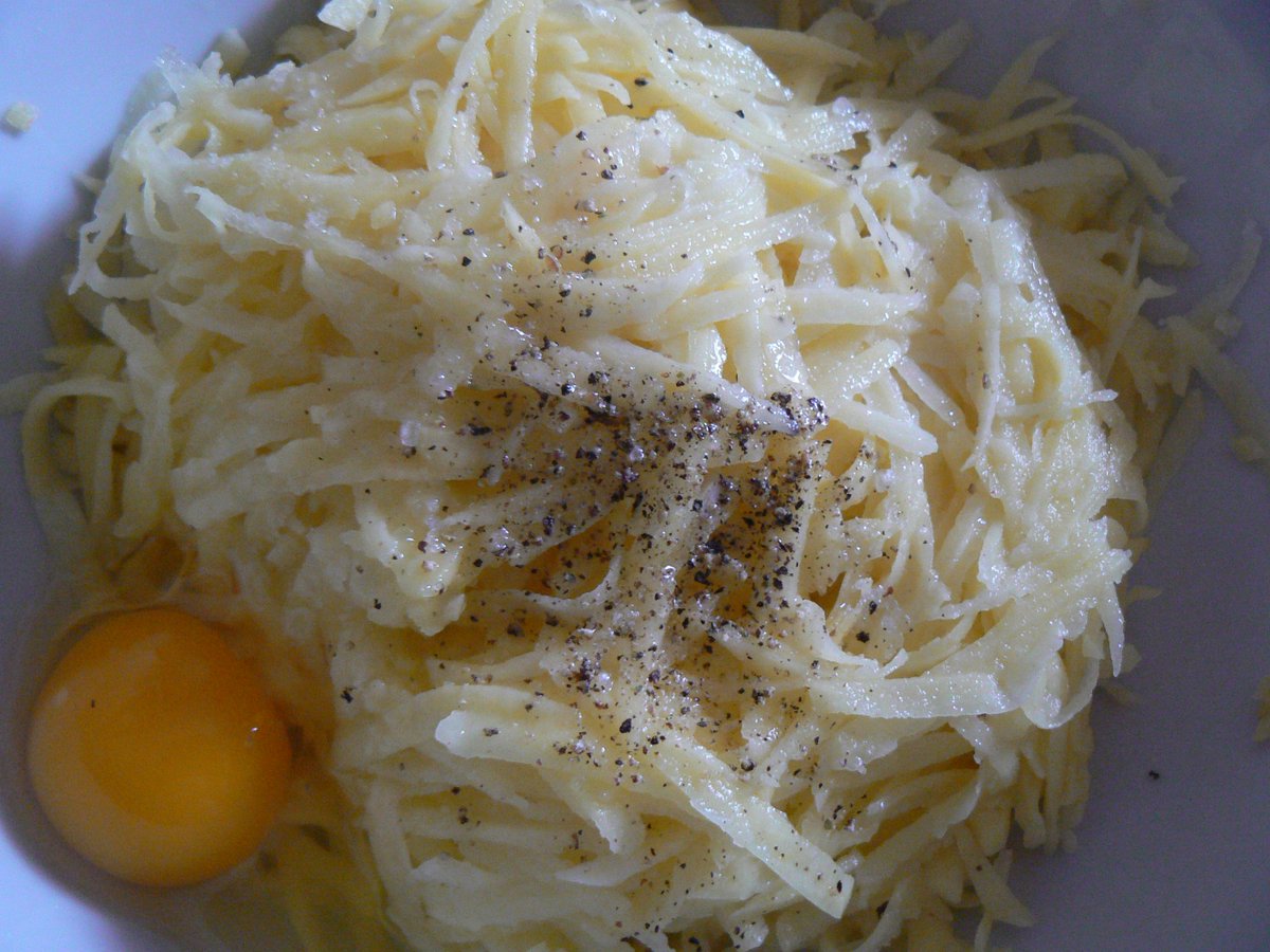 serena_p79's tweet photo. Pizza di Patate salentina scomposta
@tastewant @foodbloggerseu 
https://t.co/ygHo9EYWfB https://t.co/E18ZWJYwF1