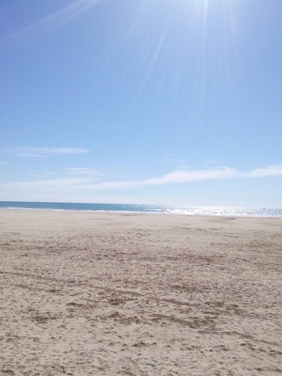 HCesarFitorra's tweet photo. Per fi el sol! Vens a la #platja ? Aperitu a la nostra terressa! Dinar a la Fitorra! #miravng #terraza #vinealcesar https://t.co/zOK3xCLVEY