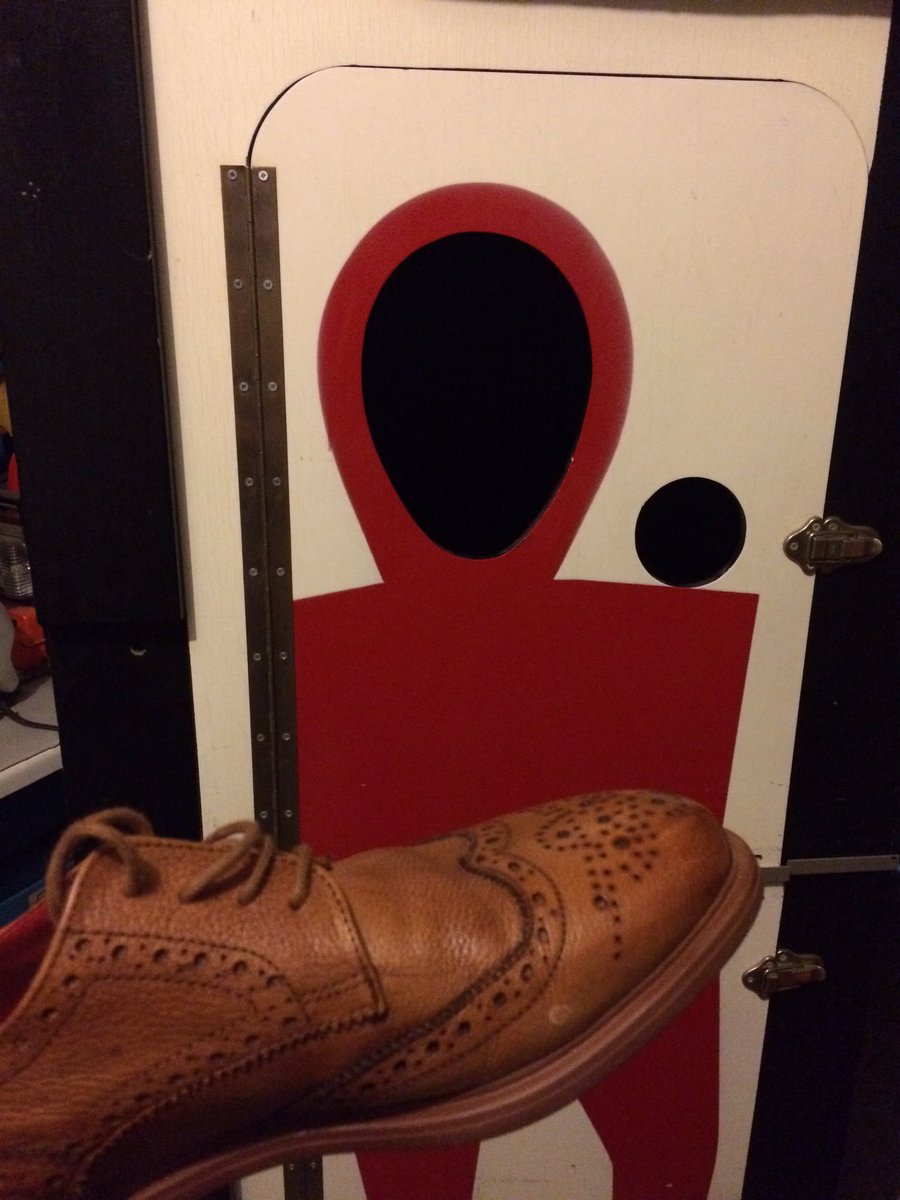 SimonLeach1's tweet photo. @heartsouthwest #shoeview #magicillusion #rehearsaltime #happydays https://t.co/L5fFKGShBL