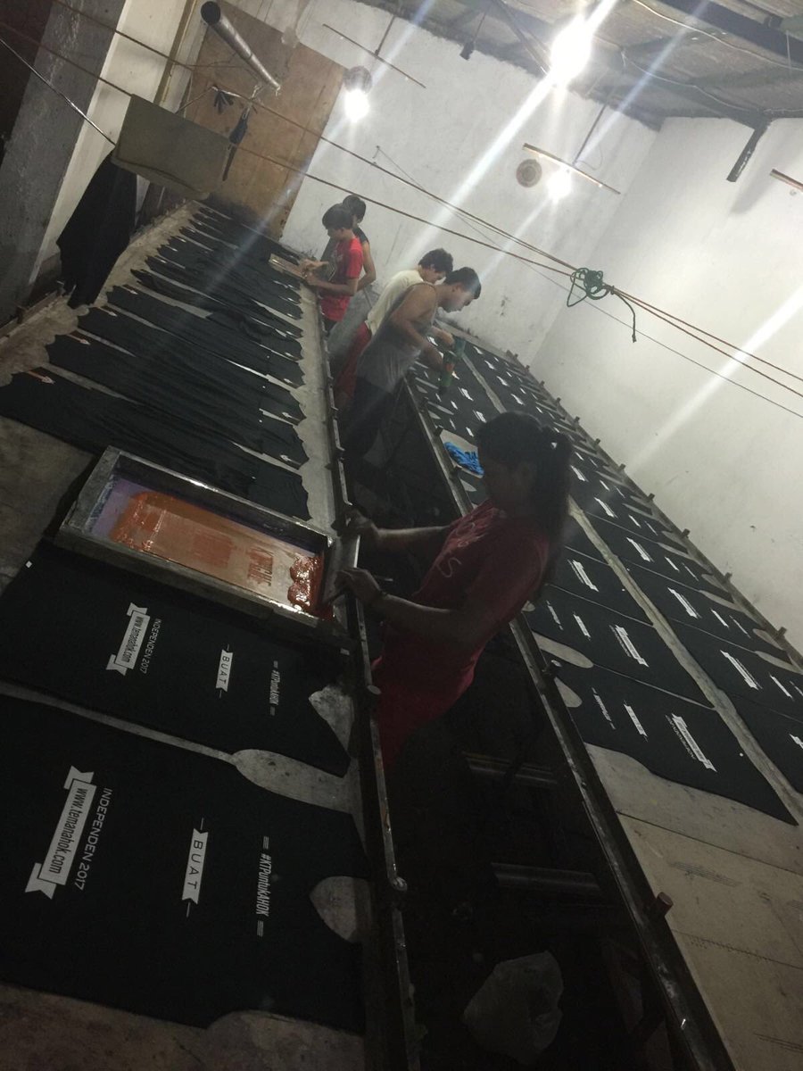 sejutatemanid's tweet photo. Suasana produksi Kaos Official Teman Ahok. Jangan lupa order ya di @TokoTemanAhok https://t.co/61GQm6slGL