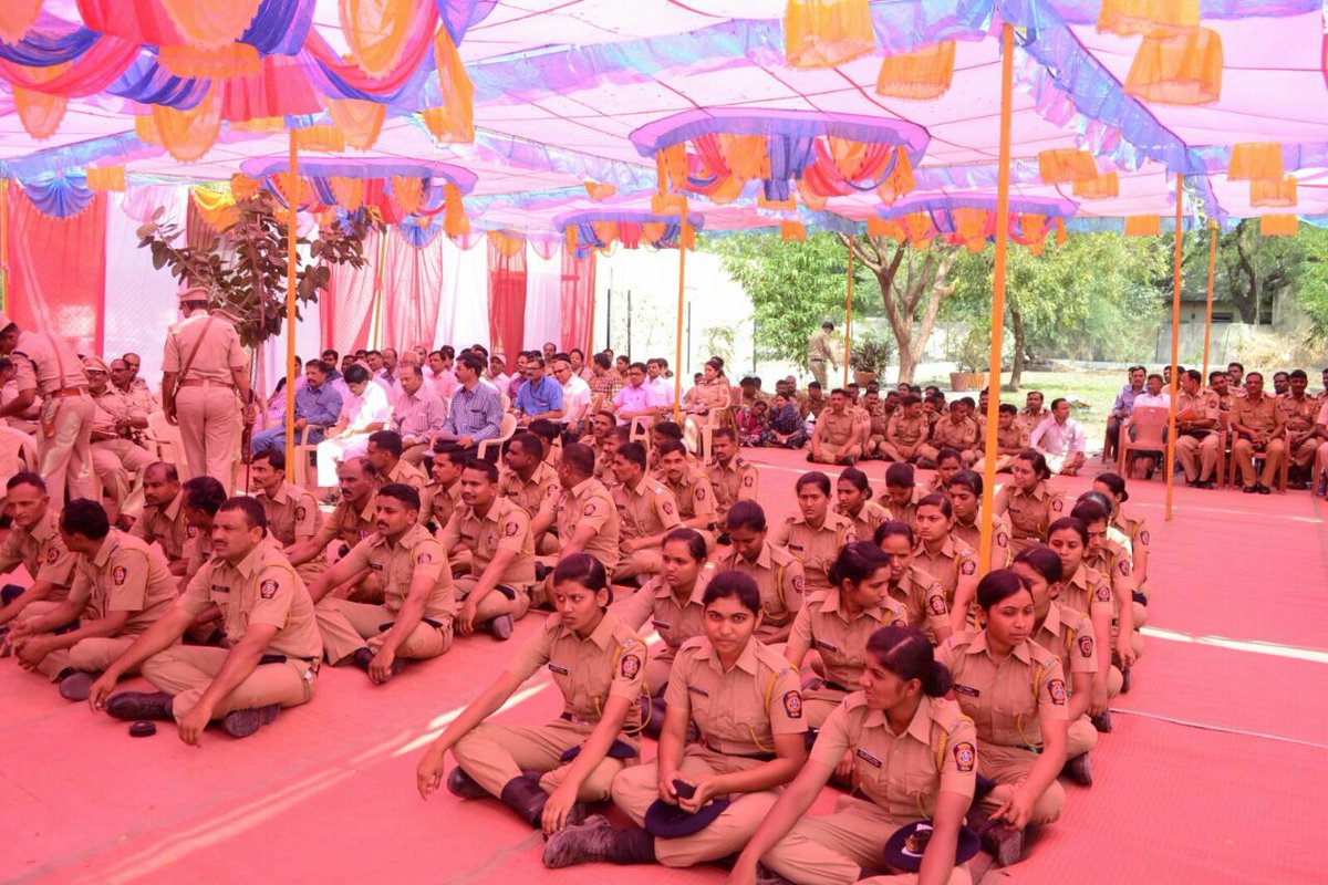 Policemen &amp; Police officer darbar during parbhani inspection