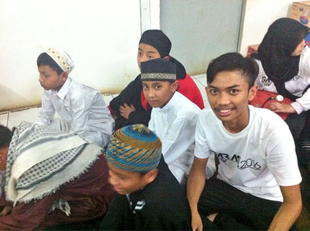 GARASI_HMA's tweet photo. Konten ke-3 dari GARASI2016 "Bakti Sosial" | @GARASI_HMA @hmaekuitas @StieEkuitas https://t.co/619fFdRtm1