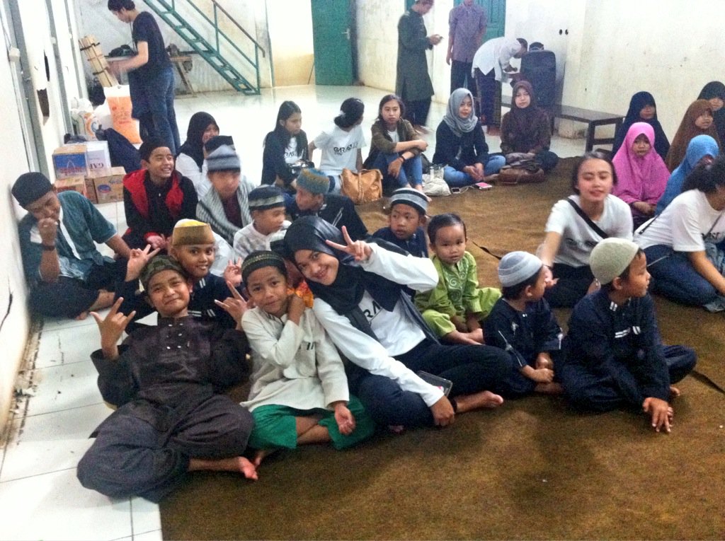 GARASI_HMA's tweet photo. Konten ke-3 dari GARASI2016 "Bakti Sosial" | @GARASI_HMA @hmaekuitas @StieEkuitas https://t.co/619fFdRtm1