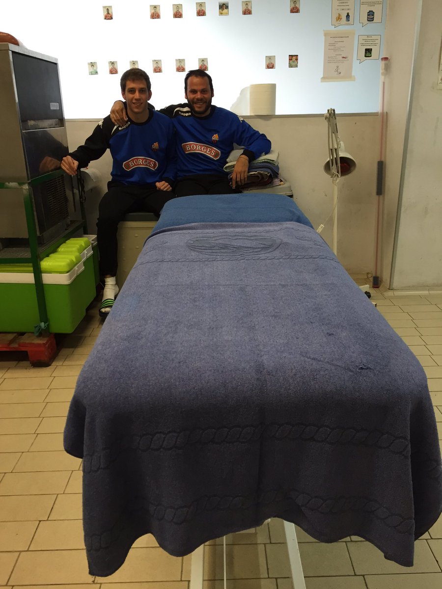 JanAlvarezVives's tweet photo. Bon dia a tothom! Esperant que arribi el primer. A treballar!😬😬 #fisioterapia #readaptacio @DAVPM11 @cfreusdeportiu https://t.co/asMUHFPgUs